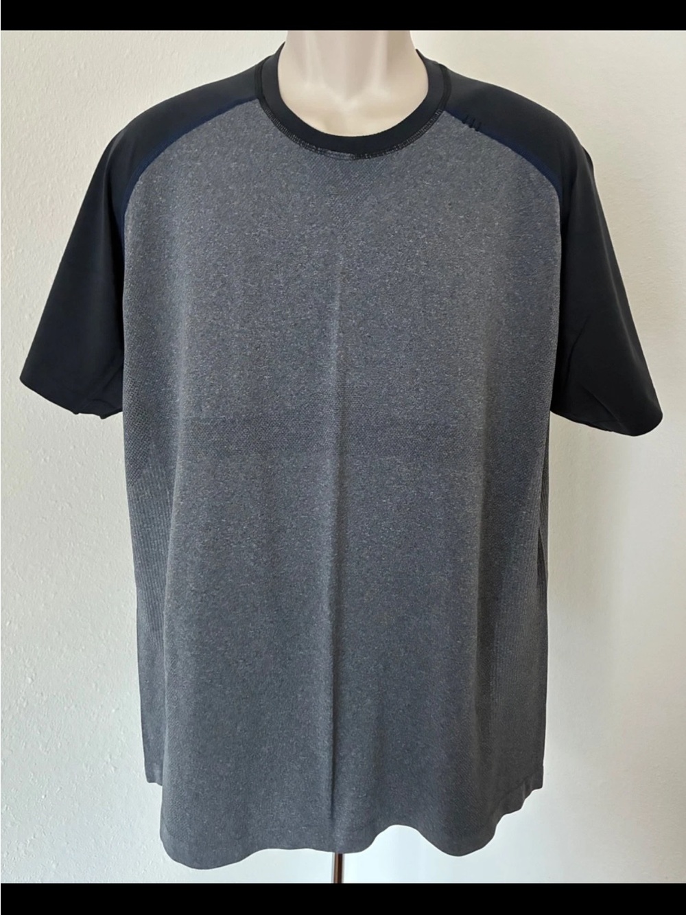 Lululemon Mens Gray Black Crew Neck T-Shirt Top Shirt Short Sleeve Sx XXL